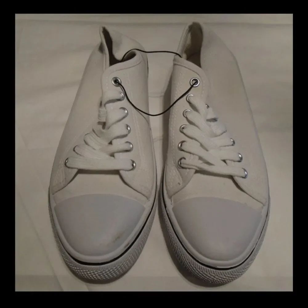 BRAND NEW CHARLOTTE RUSSE ROUND TOE SLIP-ON SNEAKER - Picture 5 of 15